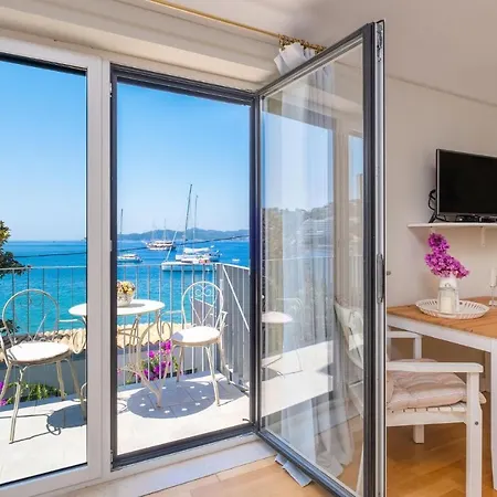 Beautiful In With House Sea View بيت للعطل Lopud