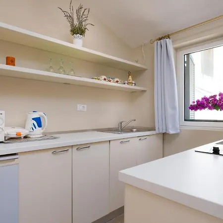 Beautiful In With House Sea View بيت للعطل