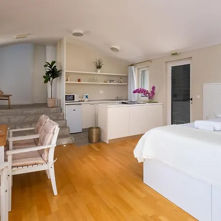 Beautiful In With House Sea View *